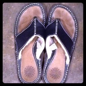 Ugg sandals flip flops black leather 8 M